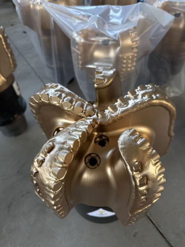 Steel Body PDC Bit CZ-F1M Overlay-Welded Protection for Abrasive Formations