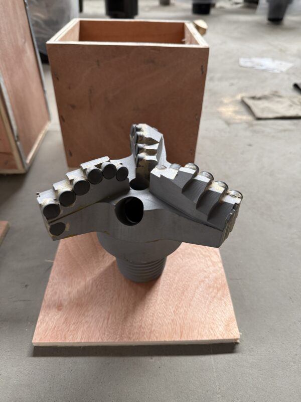 Wedge Profile PDC Drill Bit Wedge Profile PDC Drill Bit